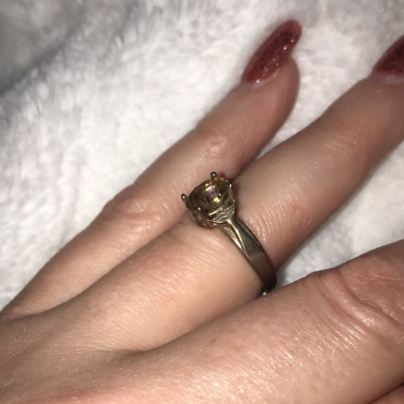 Canary yellow genuine crystal and sterling silver ring with whale tail bezel - Picture 3 of 4